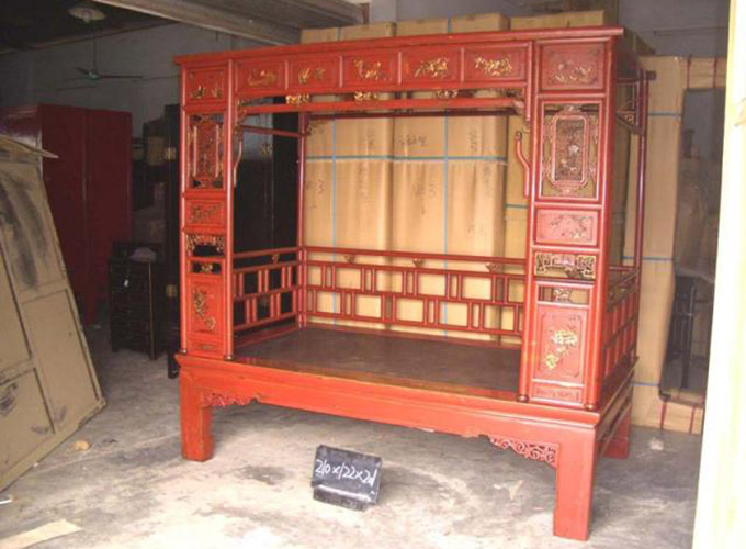 04 Antique Poster Bed 1